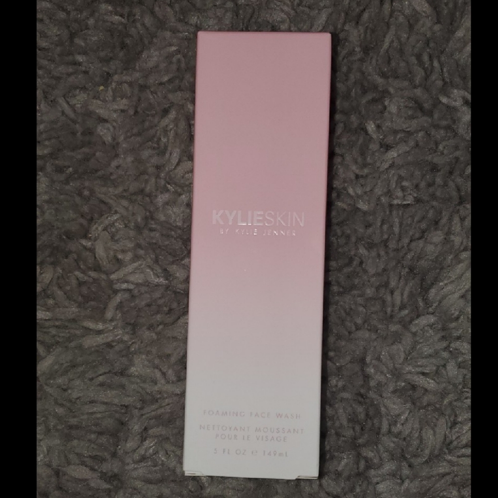 KYLIE SKIN | FOAMING FACE WASH